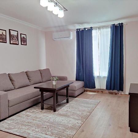 Renovated 1 Bedroom With King Size Bed In Kentron Erévan Extérieur photo