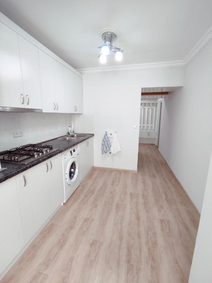 Renovated 1 Bedroom With King Size Bed In Kentron Erévan Extérieur photo