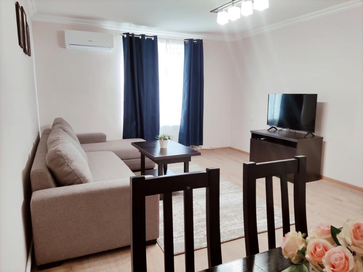 Renovated 1 Bedroom With King Size Bed In Kentron Erévan Extérieur photo
